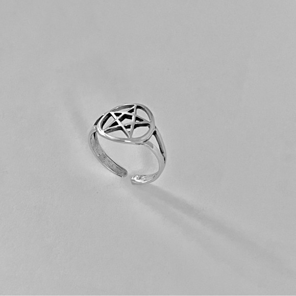 Sterling silver pentagram toe ring, silver pentagram toe ring, pentagram ring - Picture 3 of 7